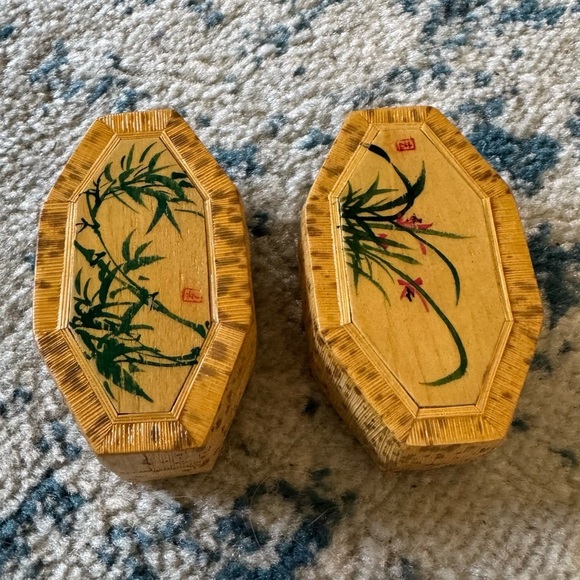 Two vintage bamboo trinket Asian boxes green silk lined hand painted small - Picture 5 of 8